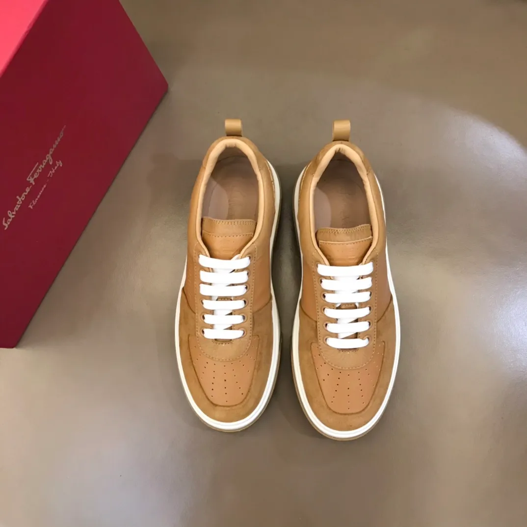 p420 "Salvatore Ferraga**" men's low-cut fashion sneakers. This casual shoe has a novel structure and is made of soft calfskin. The contrasting color elements on the upper highlight the bold and avant-garde atmosphere. The first-layer cowhide lining is high-end and comfortable. Energetic and fresh, these shoes can be worn with casual looks or add a touch of street style to elegant trousers.  Size: 38-44